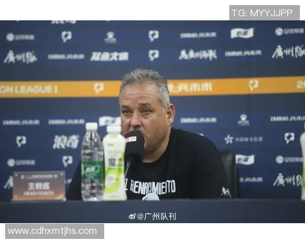 重庆羽毛球队以74分稳居联赛积分榜首位展现强劲实力